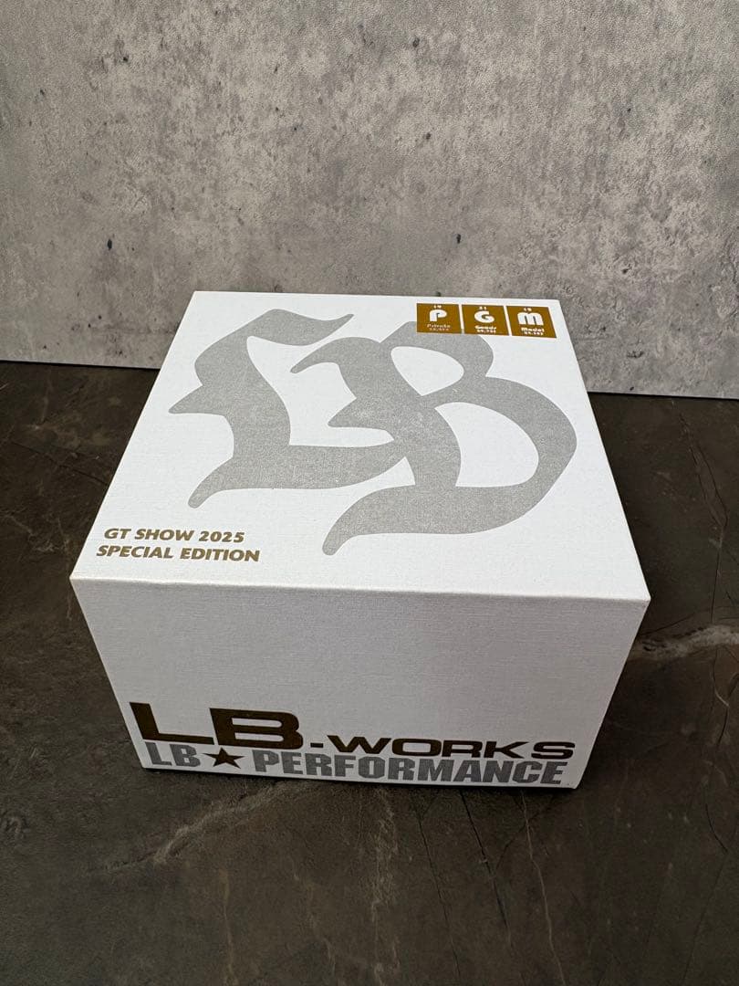 PGM 1/64 ランボルギーニ・アヴェンタドール Grigio Antares