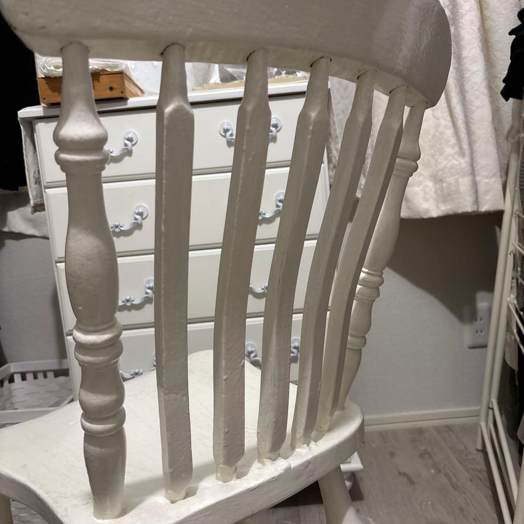 ホワイト木製　アンティーク風チェア