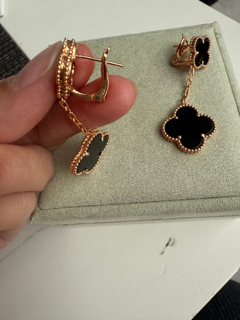 ブラッククローバー ピアス