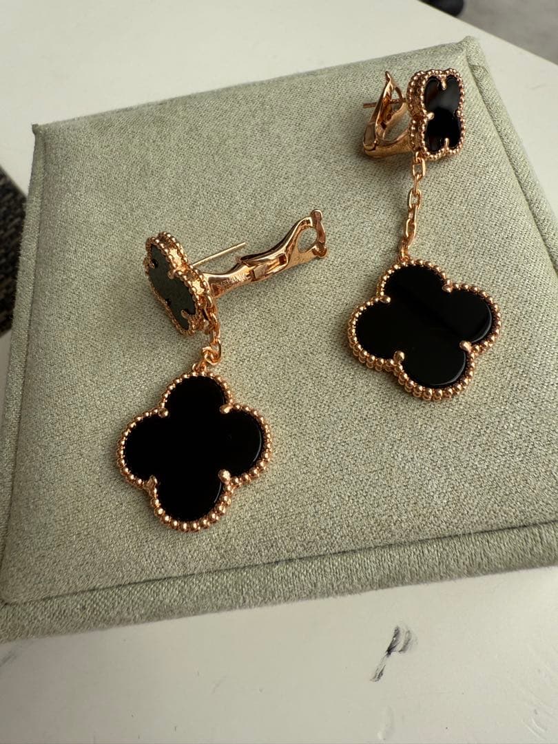 ブラッククローバー ピアス