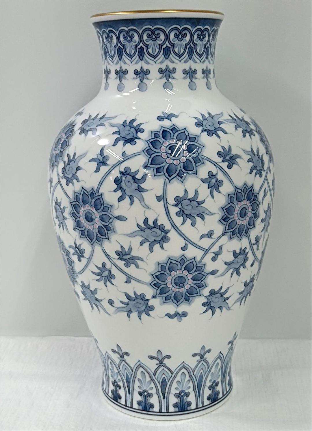 大倉陶園　呉須染付　呉須唐草　花器　花瓶　皇室御用達　未使用保管品