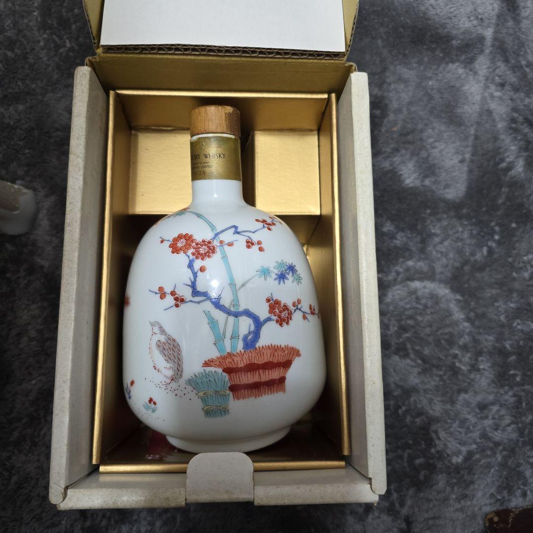 古酒 サントリー ウイスキー エイジング 15年 鶉梅新春華 有田焼 陶器ボトル
