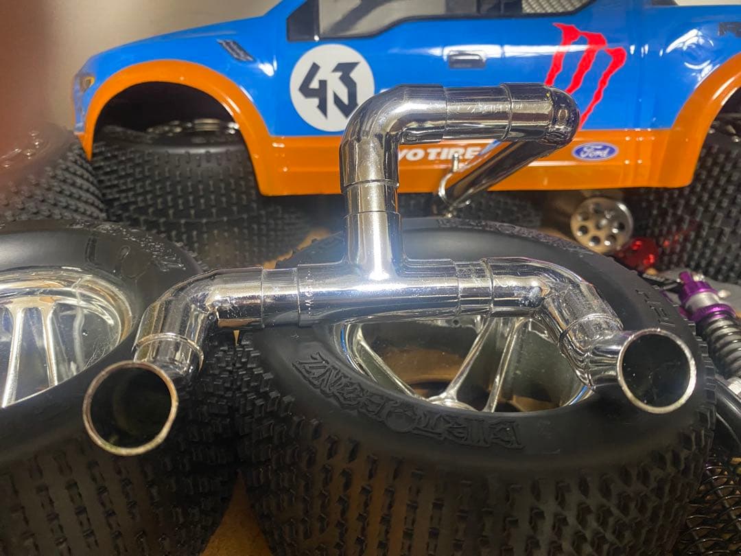 HPI サベージ　バーンバーナー製デュアルマフラー