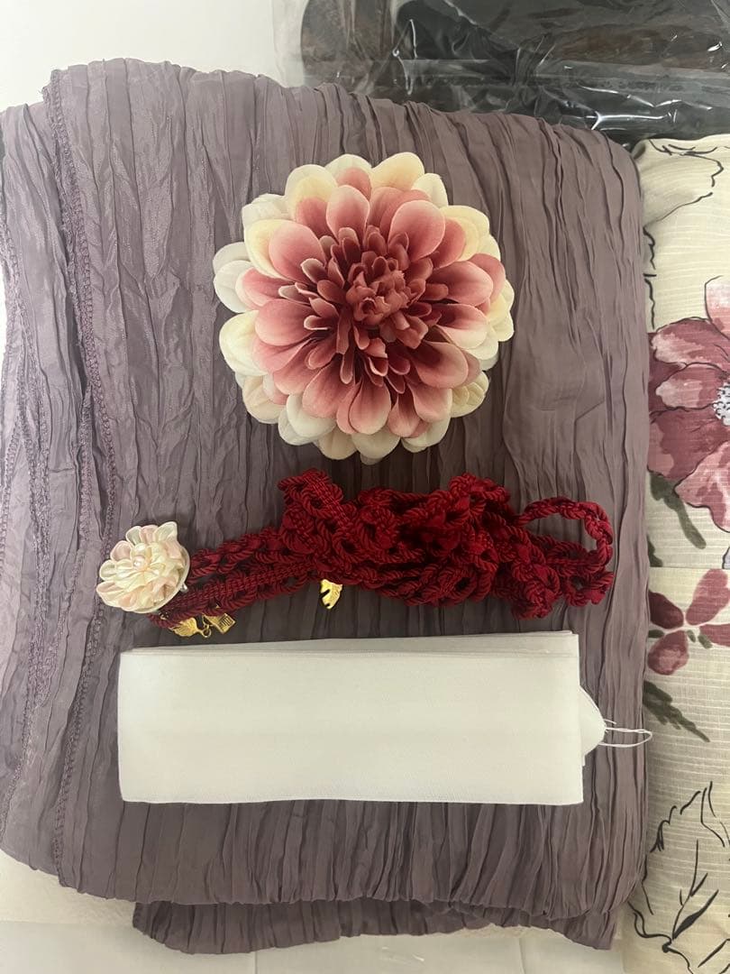 dita浴衣 花柄浴衣セット（白地・赤・紫・青） 下駄、帯飾り、髪飾り付き