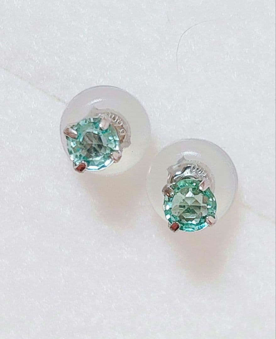 未使用品 pt900 天然エメラルド ピアス