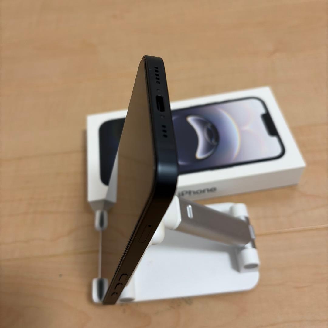 iPhone 16e 128GB バッテリー100 % ブラック色 美品