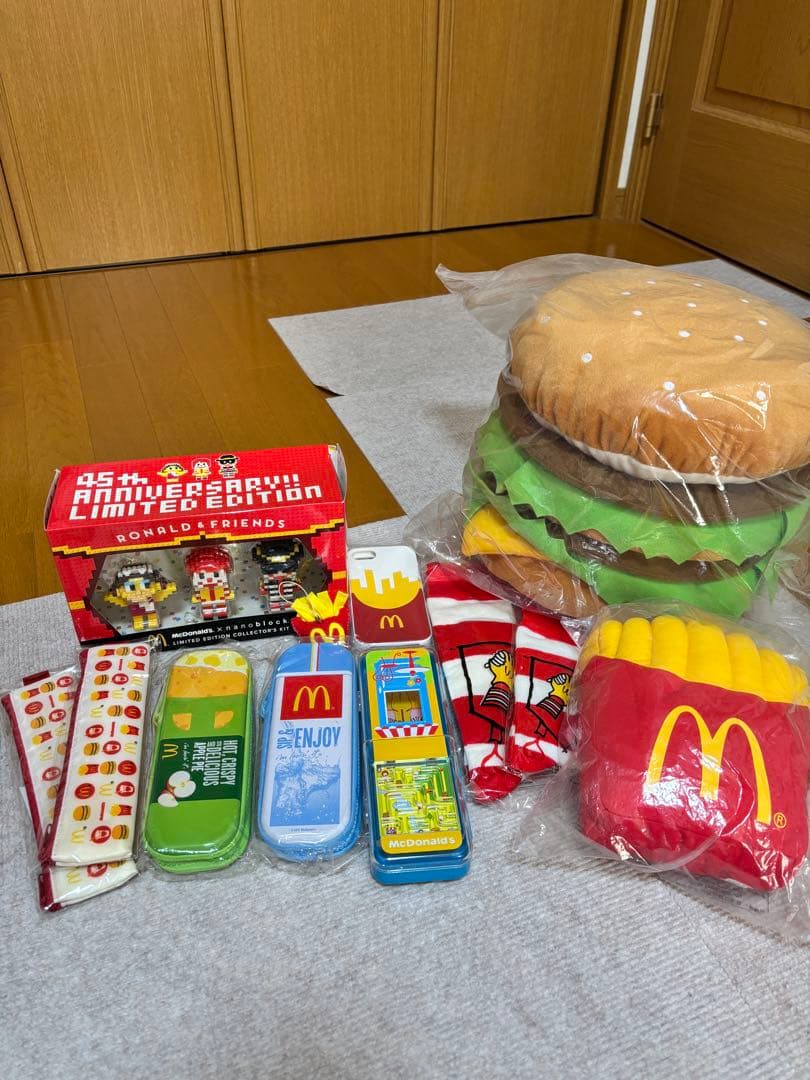 マクドナルド キャラクターグッズセット　クッション　ペンケース　ブロック