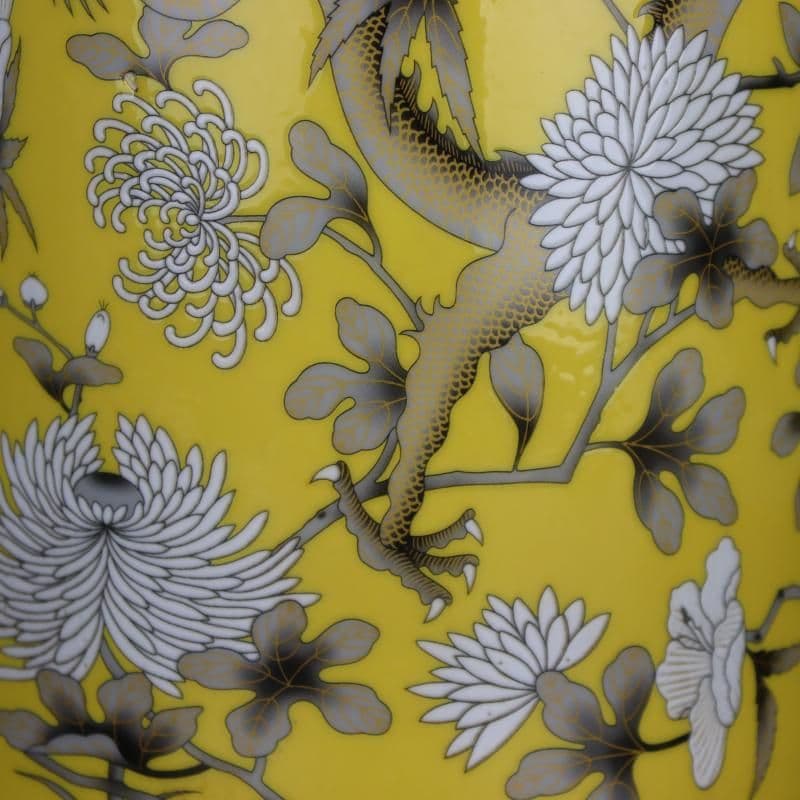 清慈禧黄地パステル彩竜紋の筆箱です  陶磁器 装飾品 現代工芸品美術品 置物