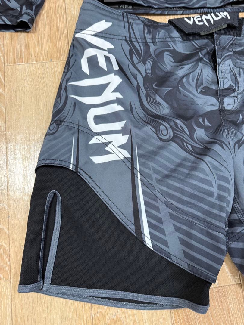 美品　Venum セットアップ　ラッシュガード　ショーツ