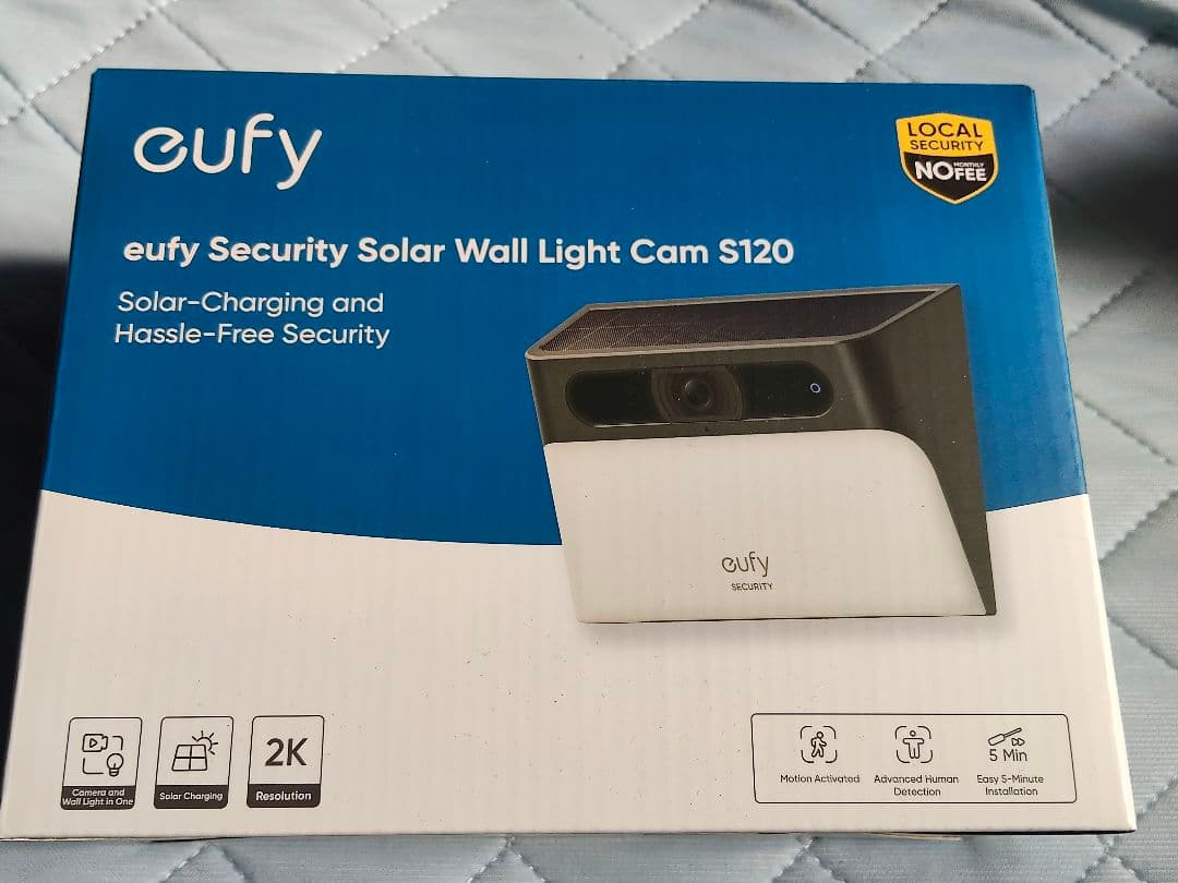 防犯カメラ eufy Solar Wall Light Cam S120