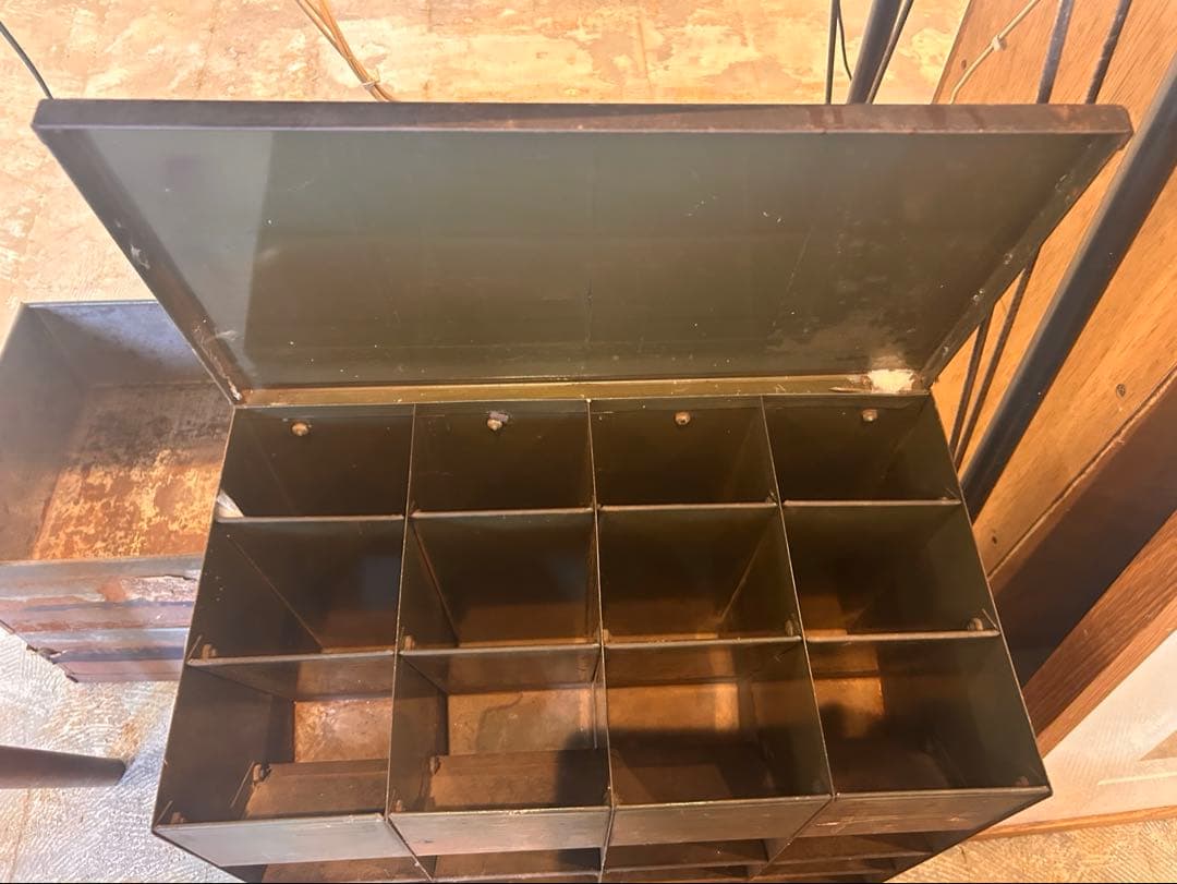 最終値下げヴィンテージ金属製収納ボックス