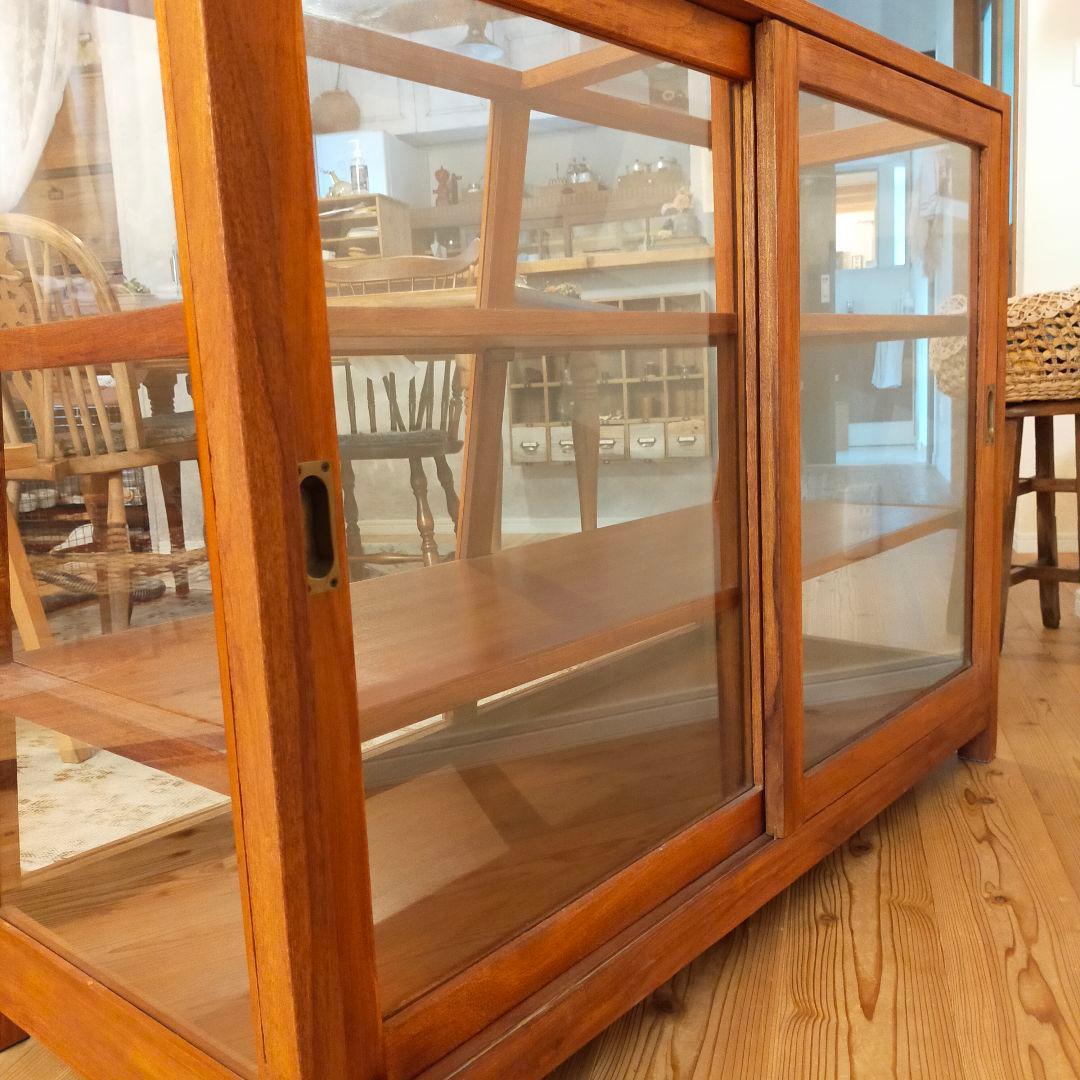 ガラスケース　ショーケース　店舗什器　ガラスキャビネット　パンケース