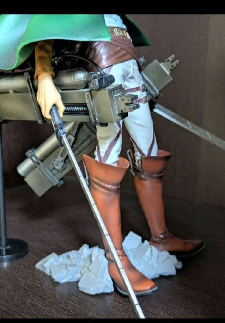 進撃の巨人 リヴァイ　立体機動装置　フィギュア