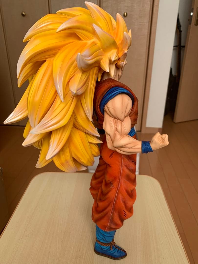 海外フィギュア　孫悟空スーパーサイヤ人3