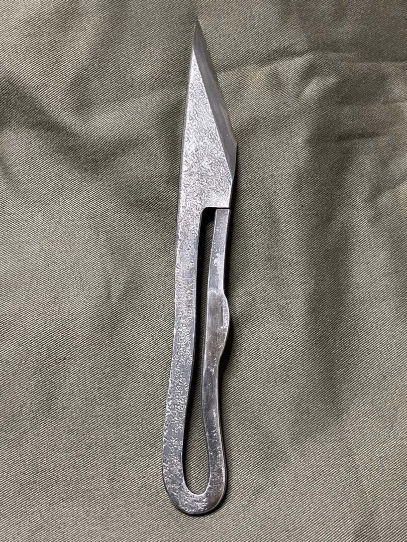 蔵の鍵！？金具を地鉄に使った面白い小刀