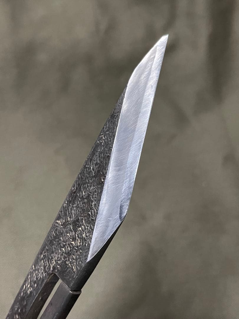 蔵の鍵！？金具を地鉄に使った面白い小刀
