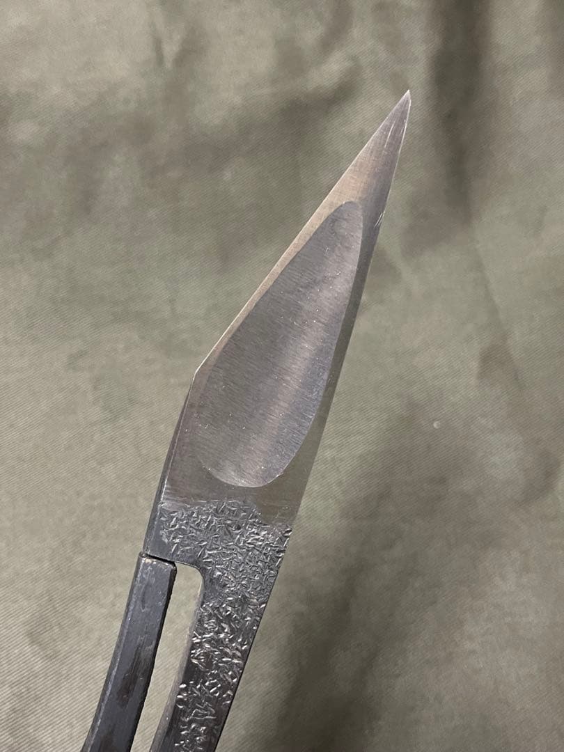 蔵の鍵！？金具を地鉄に使った面白い小刀