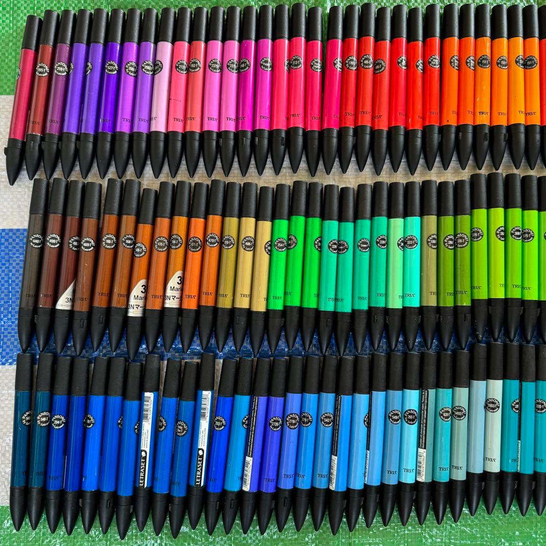 TRIA PANTONE 214本使いかけマーカー