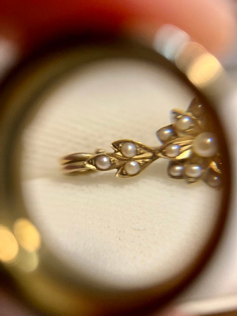 アンティーク9K＊1900年頃イギリス＊シードパールのお花がかわいいブローチです