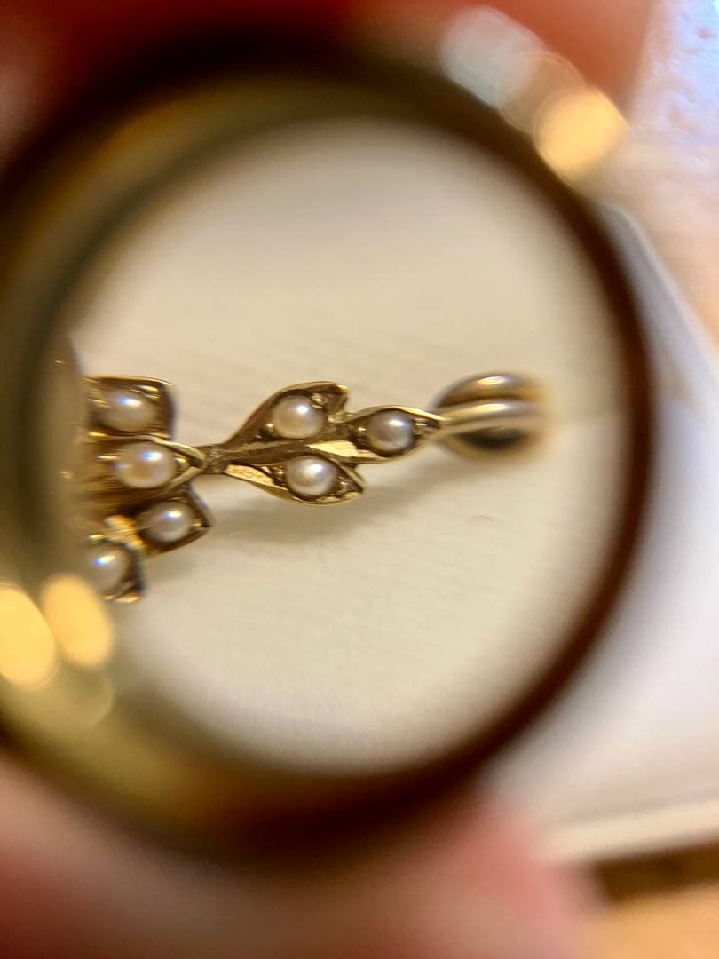 アンティーク9K＊1900年頃イギリス＊シードパールのお花がかわいいブローチです