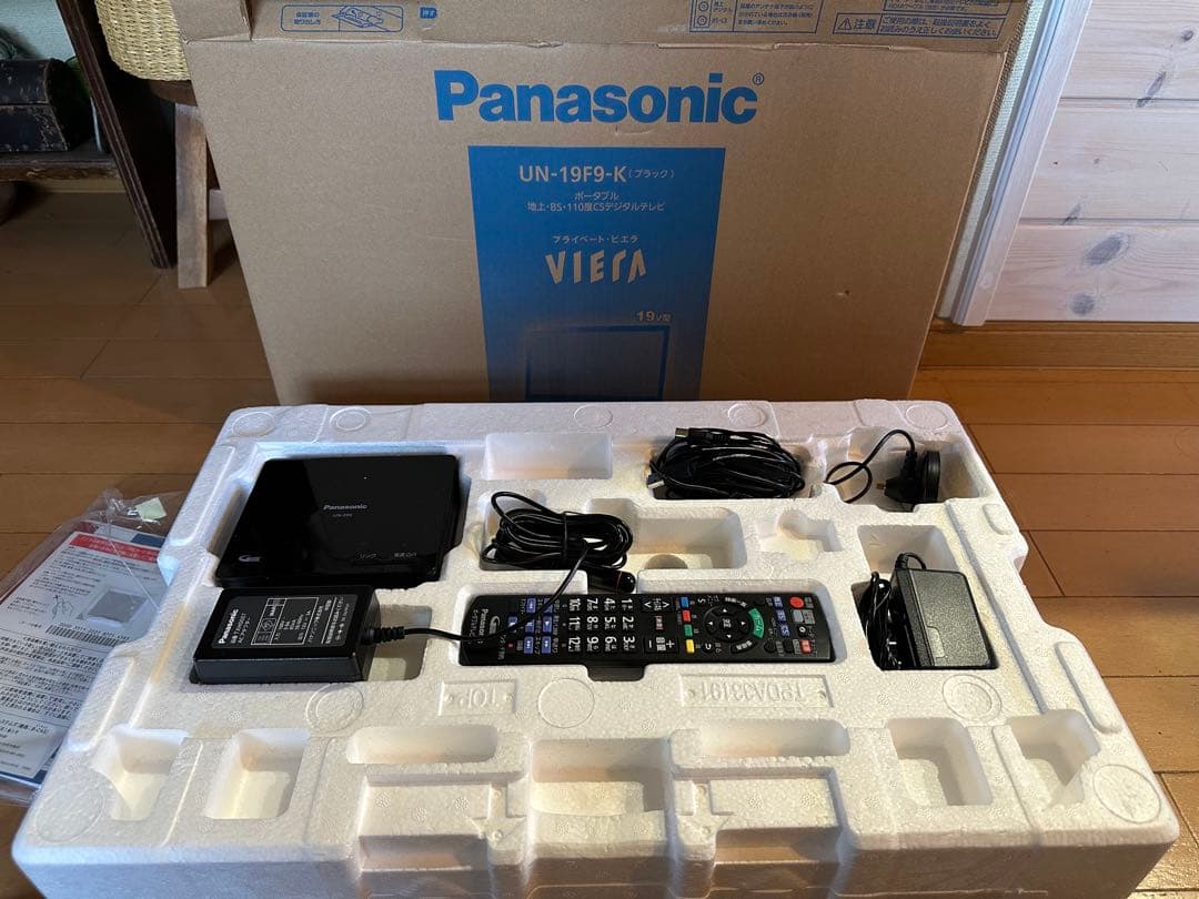 Panasonic UN-19F9-K 19インチ液晶テレビ