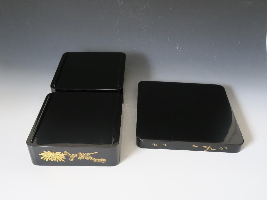 【輪島塗】四君子沈金 二段重 重台付 池盛政喜作 黒内朱塗 蓋二枚 天然木 共箱