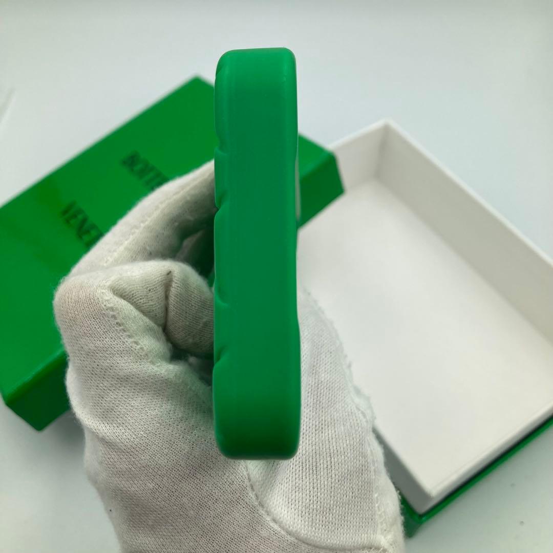 ！極美品！　ボッテガヴェネタ　スマホケースiPhone 15pro 緑 78A
