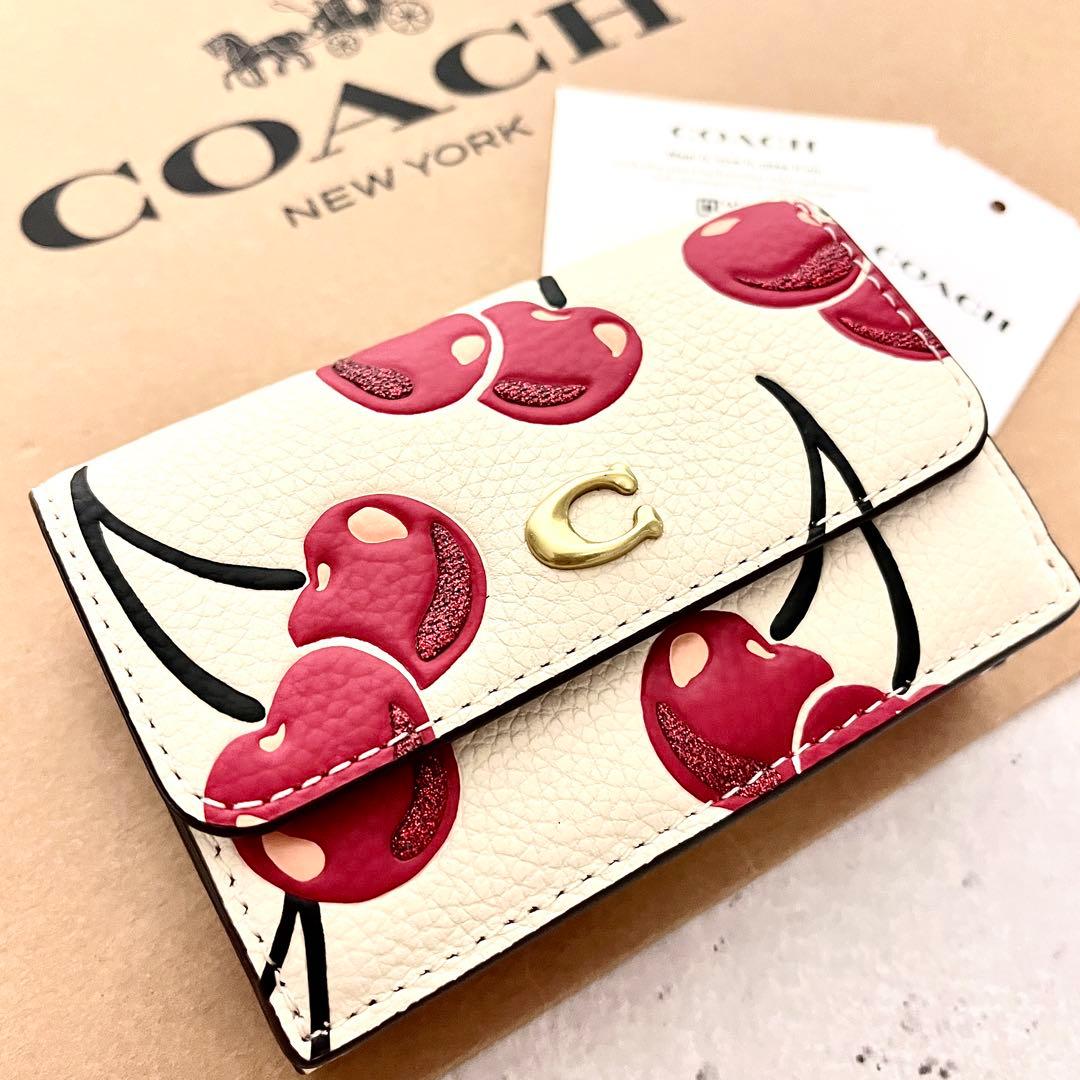 コーチ☆新品☆レザー チェリー柄 三つ折り財布/さくらんぼ 白系