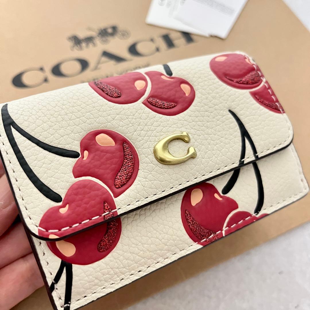 コーチ☆新品☆レザー チェリー柄 三つ折り財布/さくらんぼ 白系
