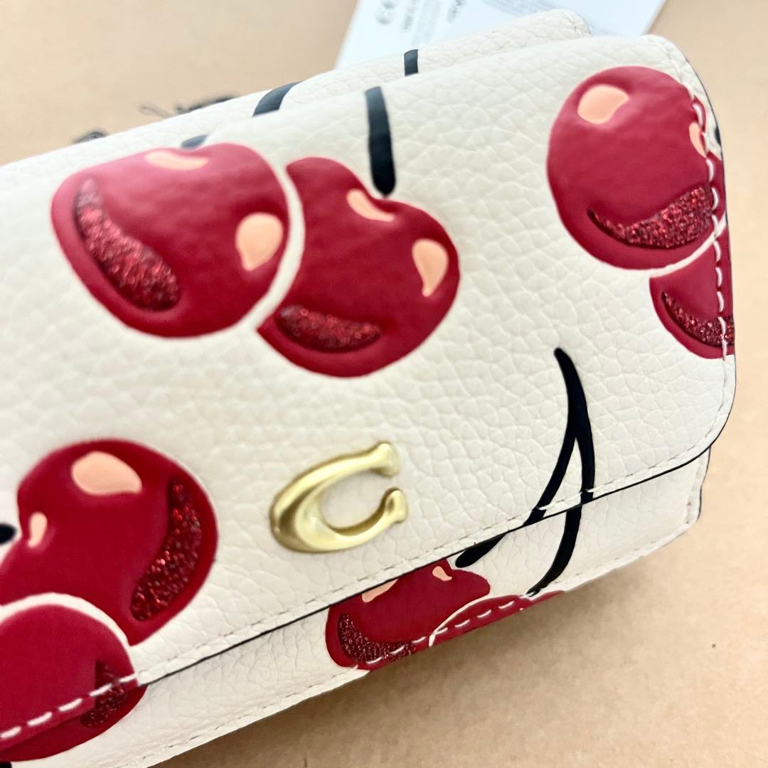 コーチ☆新品☆レザー チェリー柄 三つ折り財布/さくらんぼ 白系