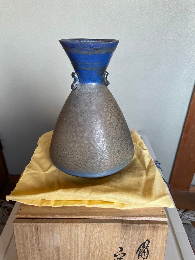 備前焼　藍彩の花入(松井興之作)