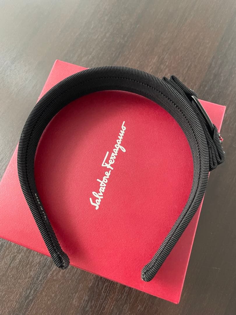Salvatore Ferragamo フェラガモ　カチューシャ