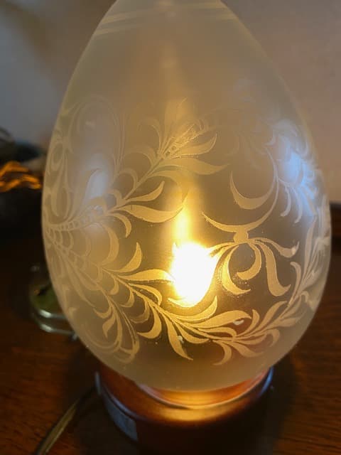 フランス　ビンテージ　エッチング装飾の卵型　ガラスランプ　シーリングライト