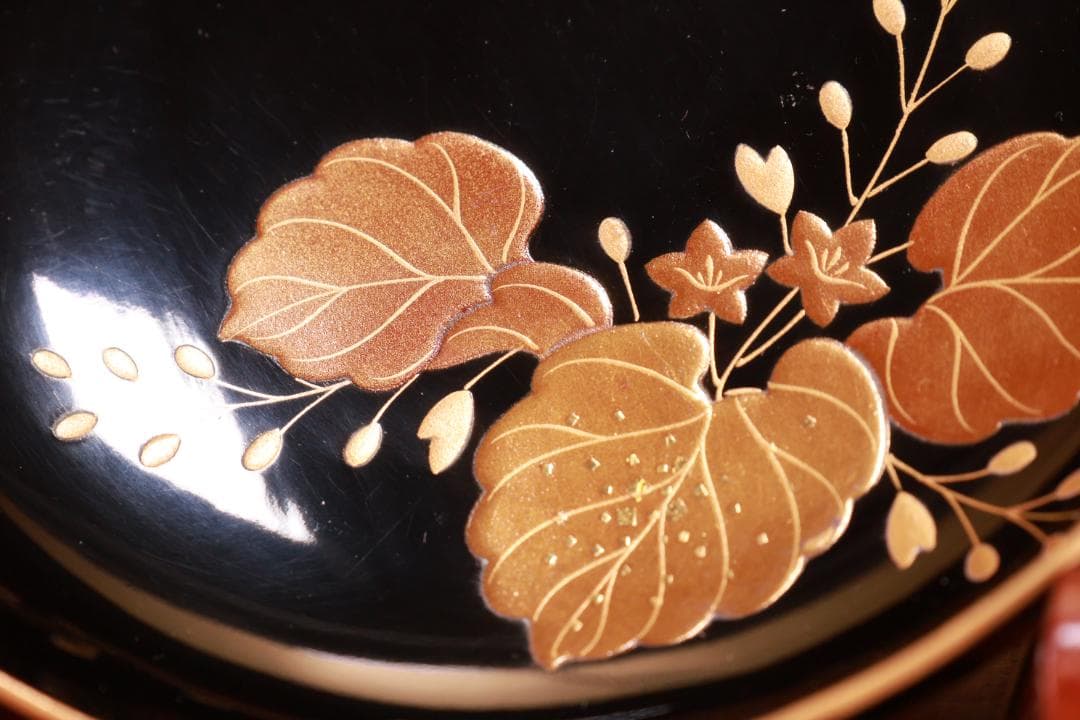 BJ018　輪島塗　布着堅地　盛岡庄五郎 作　縁金 草花金蒔絵椀　二客　木製