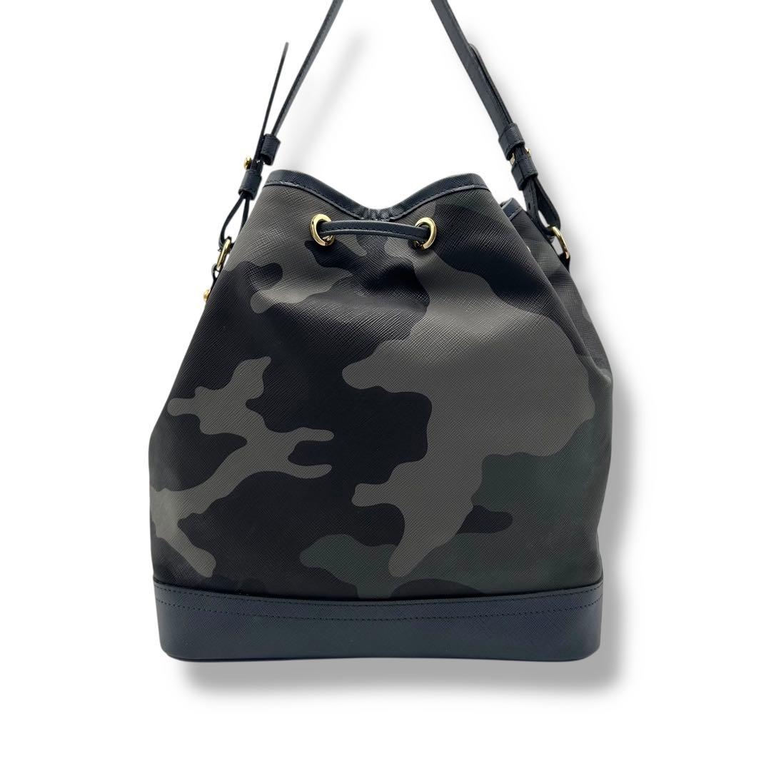 【美品】ADMJ 巾着　ハンドバック　迷彩　カモフラ　ショルダー　人気　タグ付