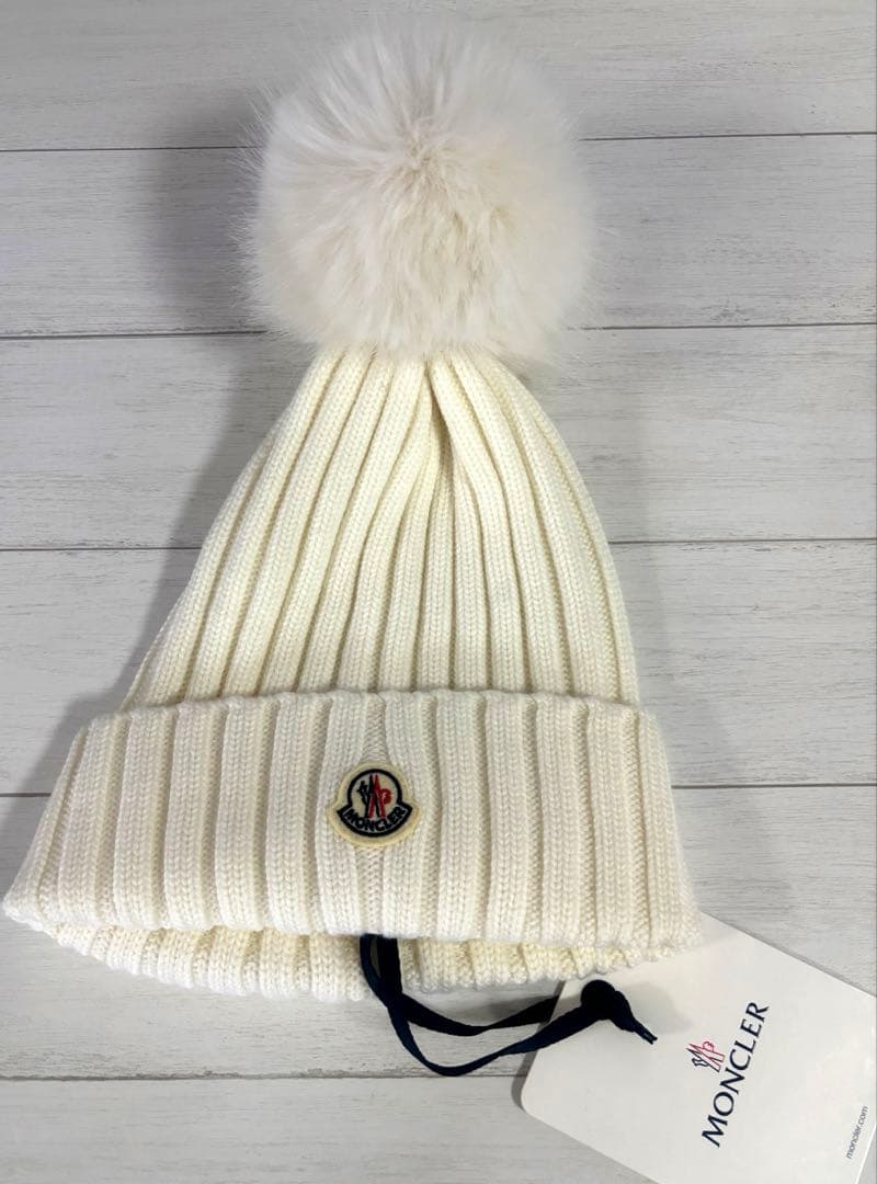 MONCLER モンクレール　ホワイト ポンポン付きニット帽