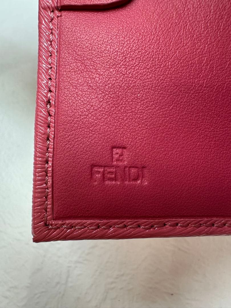 FENDI ピンク 二つ折り財布