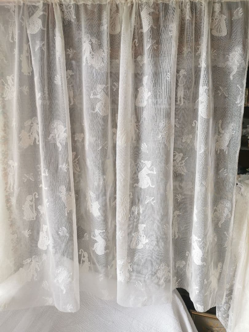 アンティーク お伽話 童話 マドラスレース幅広カーテンパネル ナーサリーライム