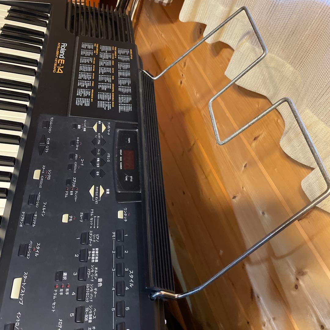 ROLAND E-14 取説が無いのでPDFをダウンロードしてください。