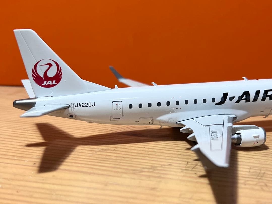 航空機・ヘリコプター JCwings 1/200 J-AIR E170 JA220J