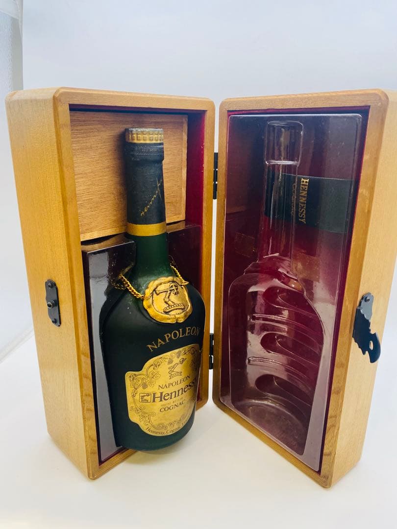 Hennessy Napoleon コニャック 木箱入り