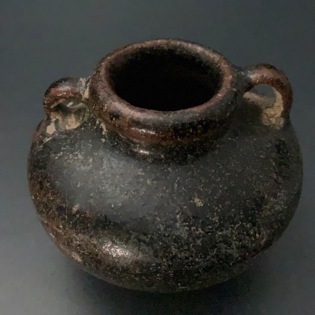 黒褐釉双耳小壺　骨董　アンティーク　高さ5cm 　花入　R1393ダM