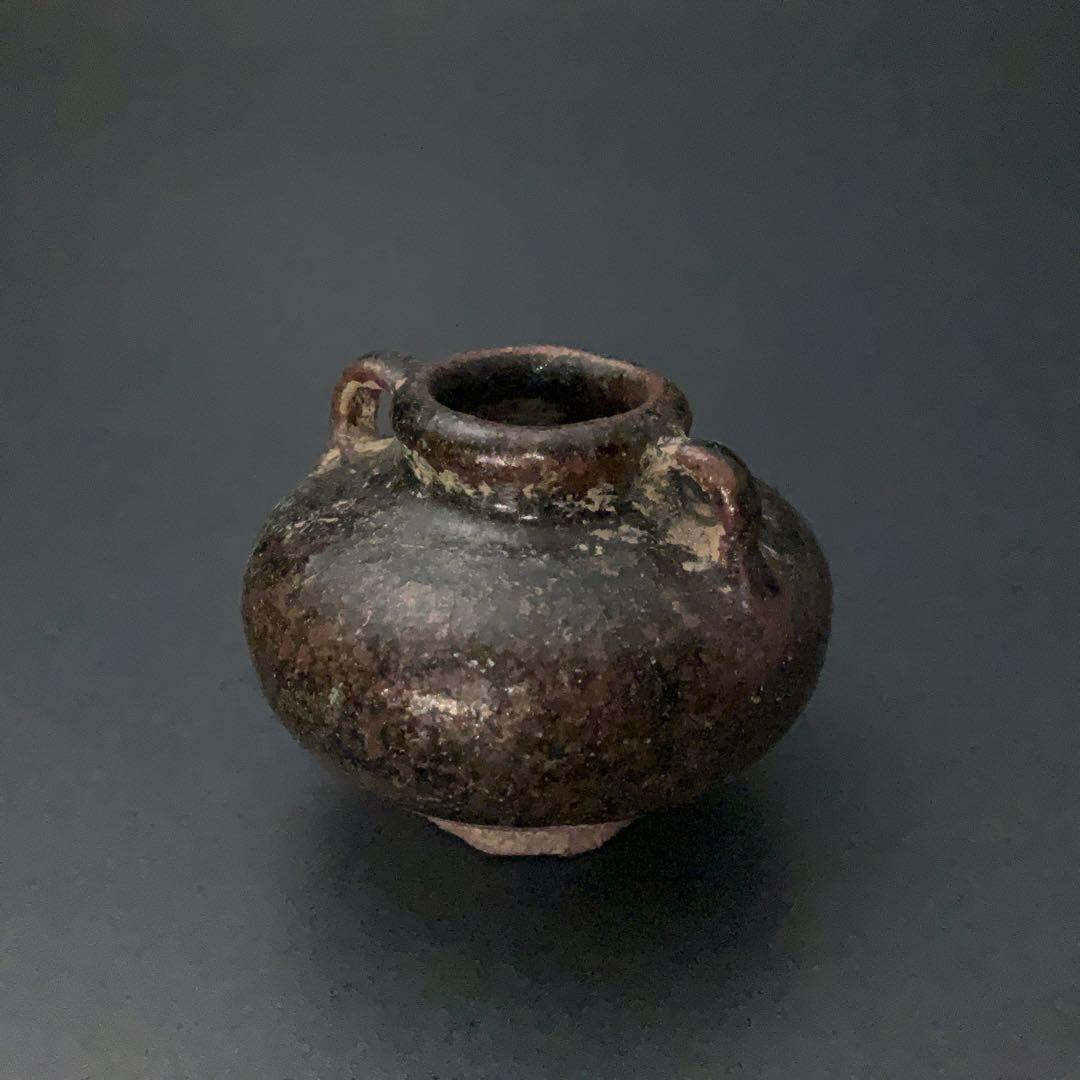 黒褐釉双耳小壺　骨董　アンティーク　高さ5cm 　花入　R1393ダM