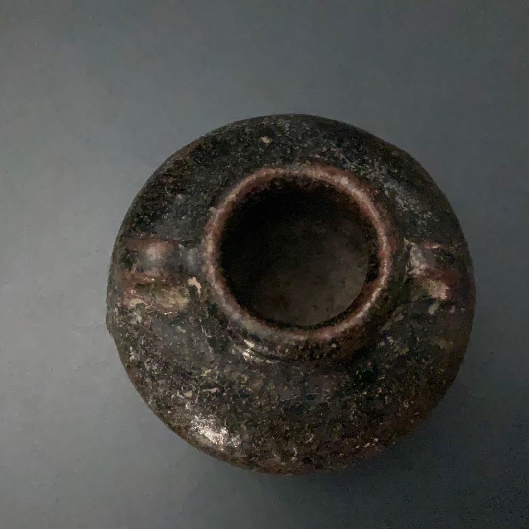 黒褐釉双耳小壺　骨董　アンティーク　高さ5cm 　花入　R1393ダM
