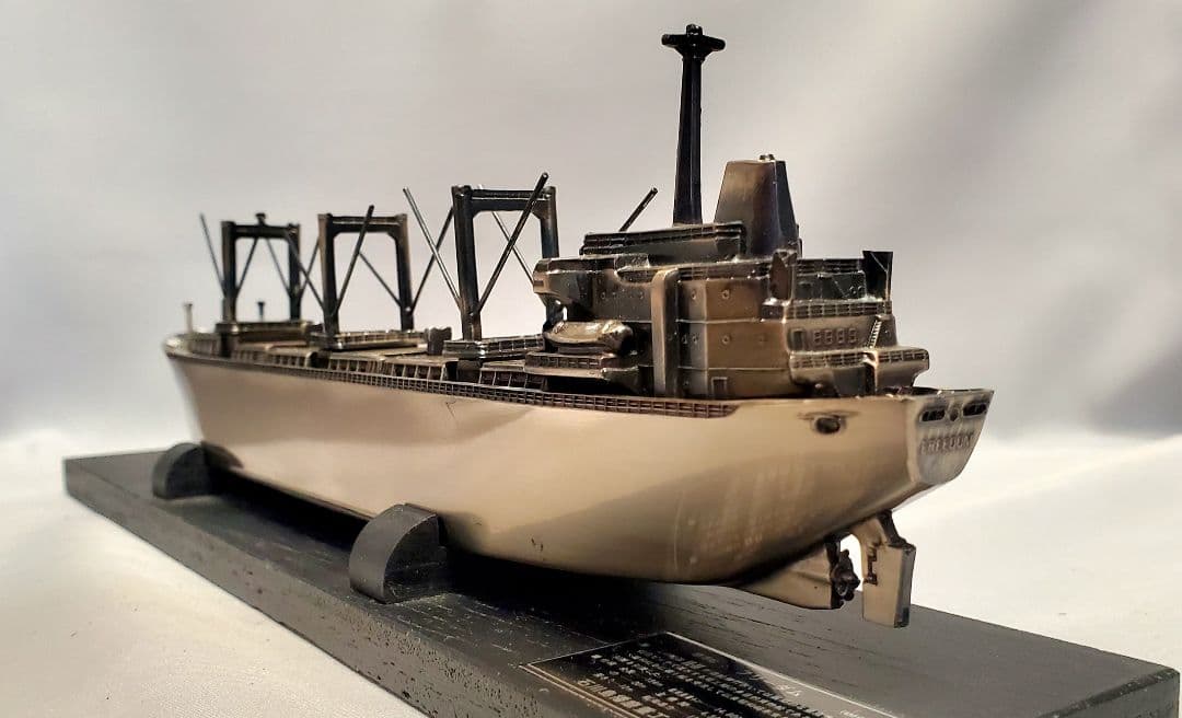 IHI 製 450分の1金属製船模型 ガラスケース付き