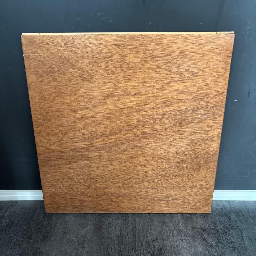 木製引戸　木製扉　家具装飾　花模様　木材　彫刻　木細工　ウッドウォールパネル