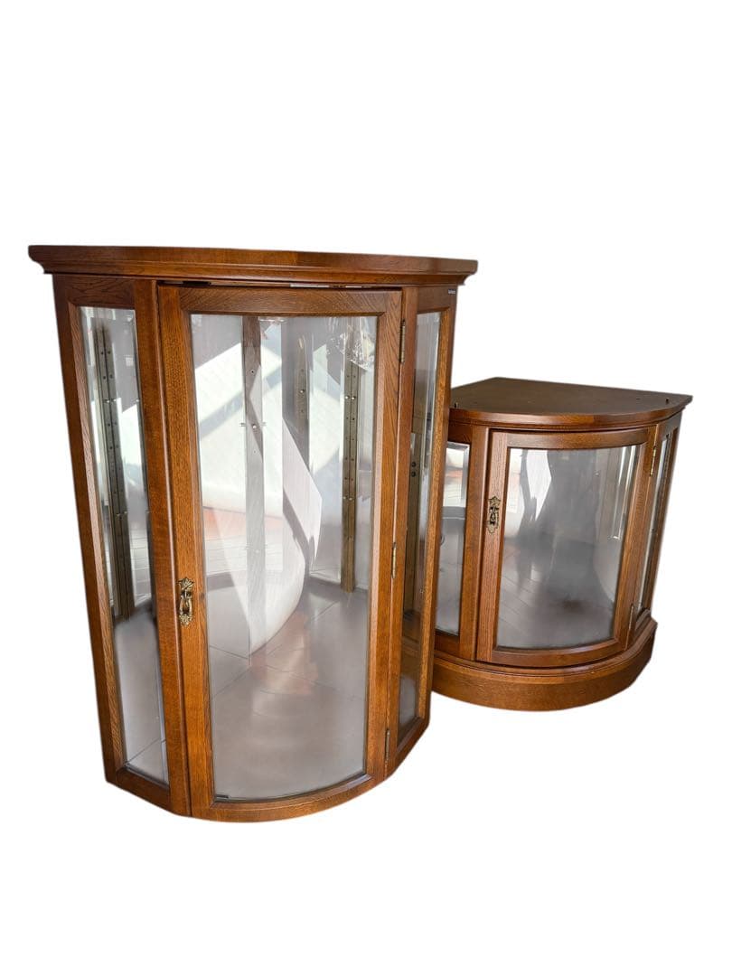 こぶろきわ【カリモク】コロニアル 照明付き 飾り棚 コーナーキャビネット