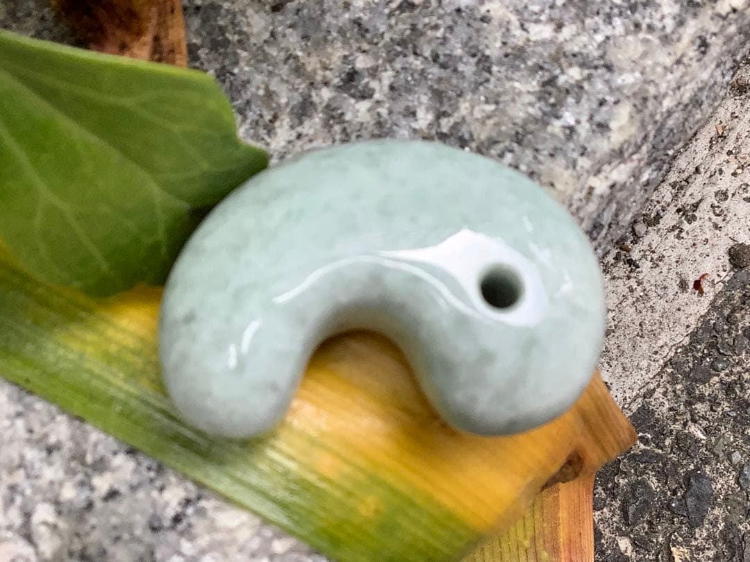 激安卸し値段で‼️15万円確実します‼️ 糸魚川翡翠ジェダイト本物　鑑別書付極上物‼️