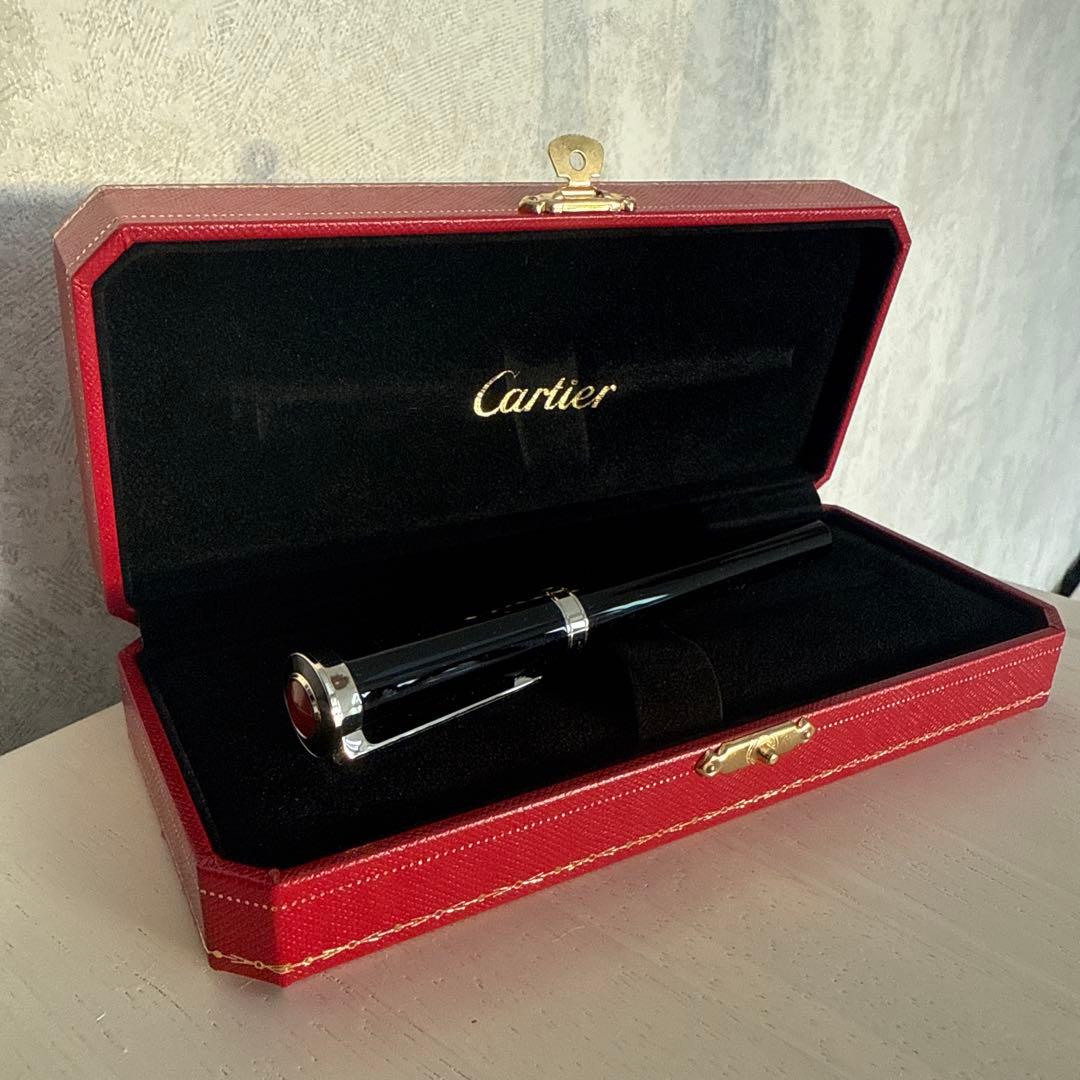 【新品＊未使用】Cartier 黒 ボールペン ケース付き 珍しい赤い石付き