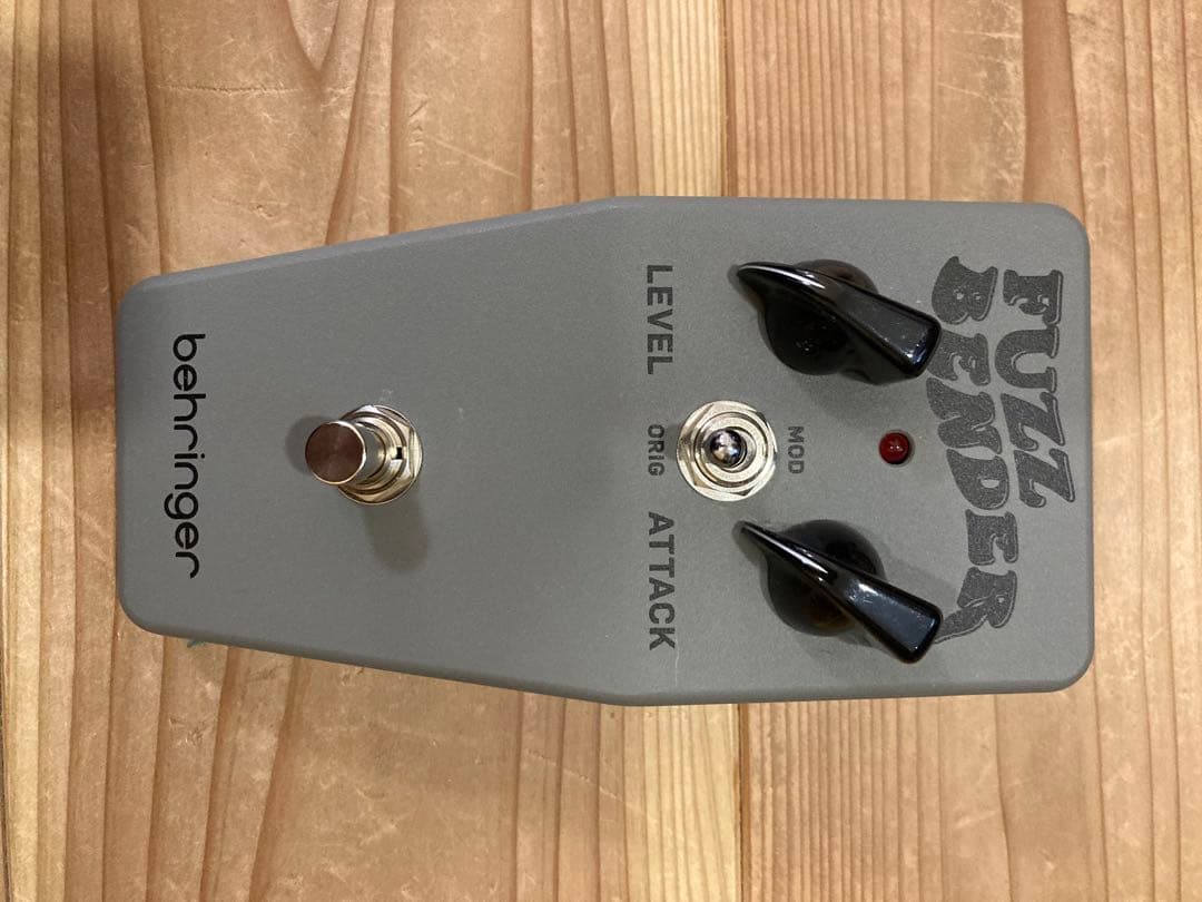 ギター BEHRINGER FUZZ BENDER